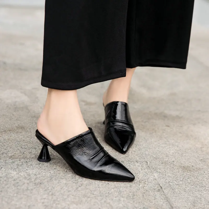 Женские вьетнамки из натуральной кожи на необычном высоком каблуке сандалии