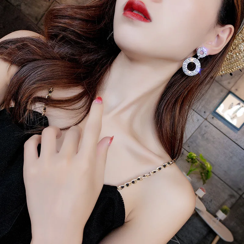 Женские длинные висячие серьги с кристаллами большие круглые стразы из розового