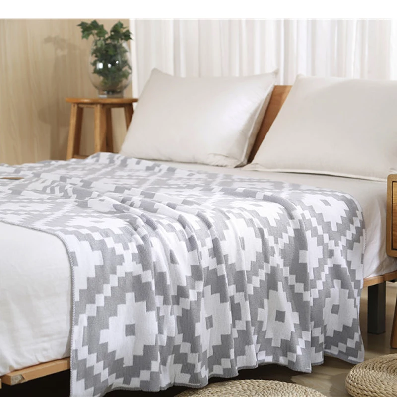Двухслойное одеяло с геометрическим рисунком 100% хлопок многоцветное вязаное