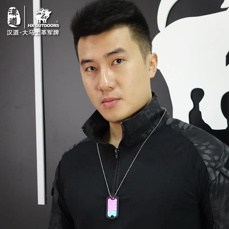 Личные идентификационные карточки HX из дамасской стали на открытом воздухе