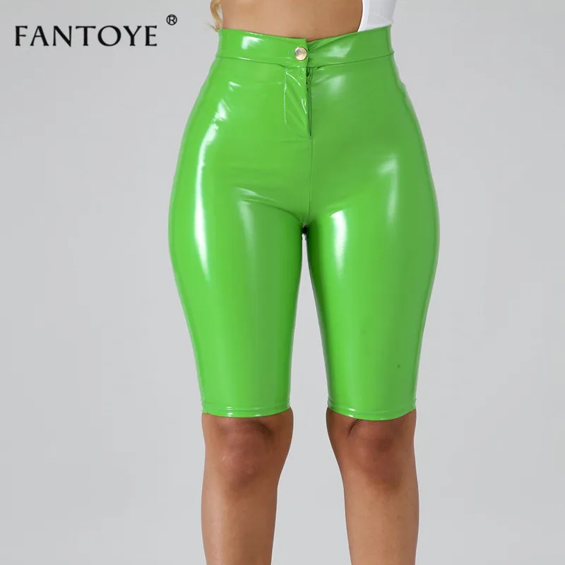 Green Fantoye пикантные из искусственной кожи шорты Для женщин Сплошной Светоотражающие сексуальные C высокой талией, эластичные Половина шорты конфетного цвета узкие Стретч Клубная одежда - Цвет: Green