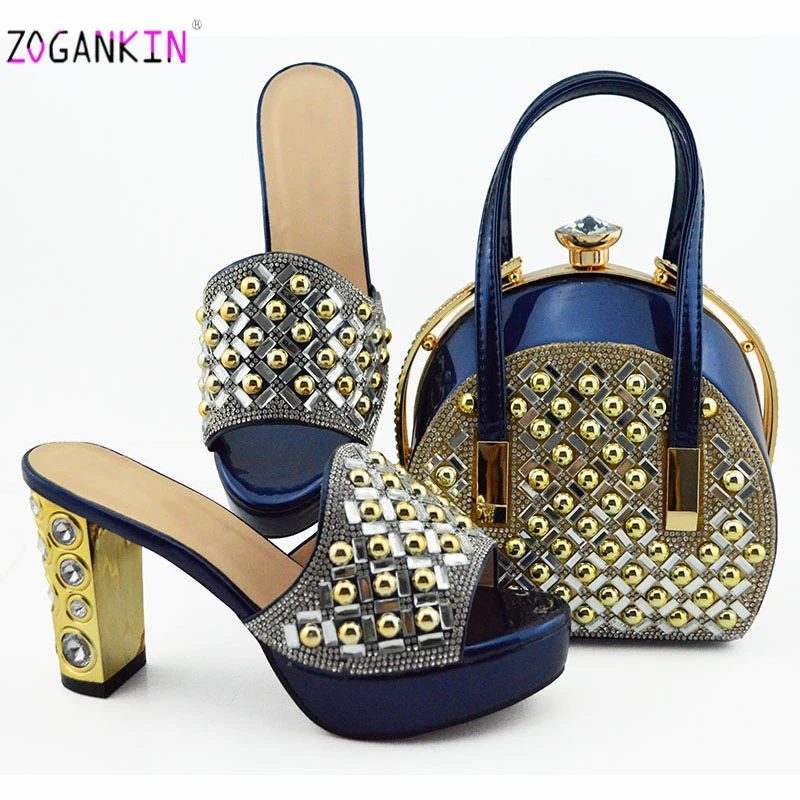 Темно-синие женские итальянские туфли-лодочки на высоком каблуке и сумочка в