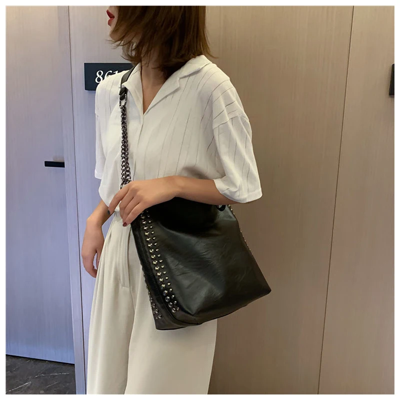 Rivets Women Large Bags Vintage Female Tote Handbags Soft Pu Leather Shoulder Bags Chain Crossbody Bag For Women Black Bolsa