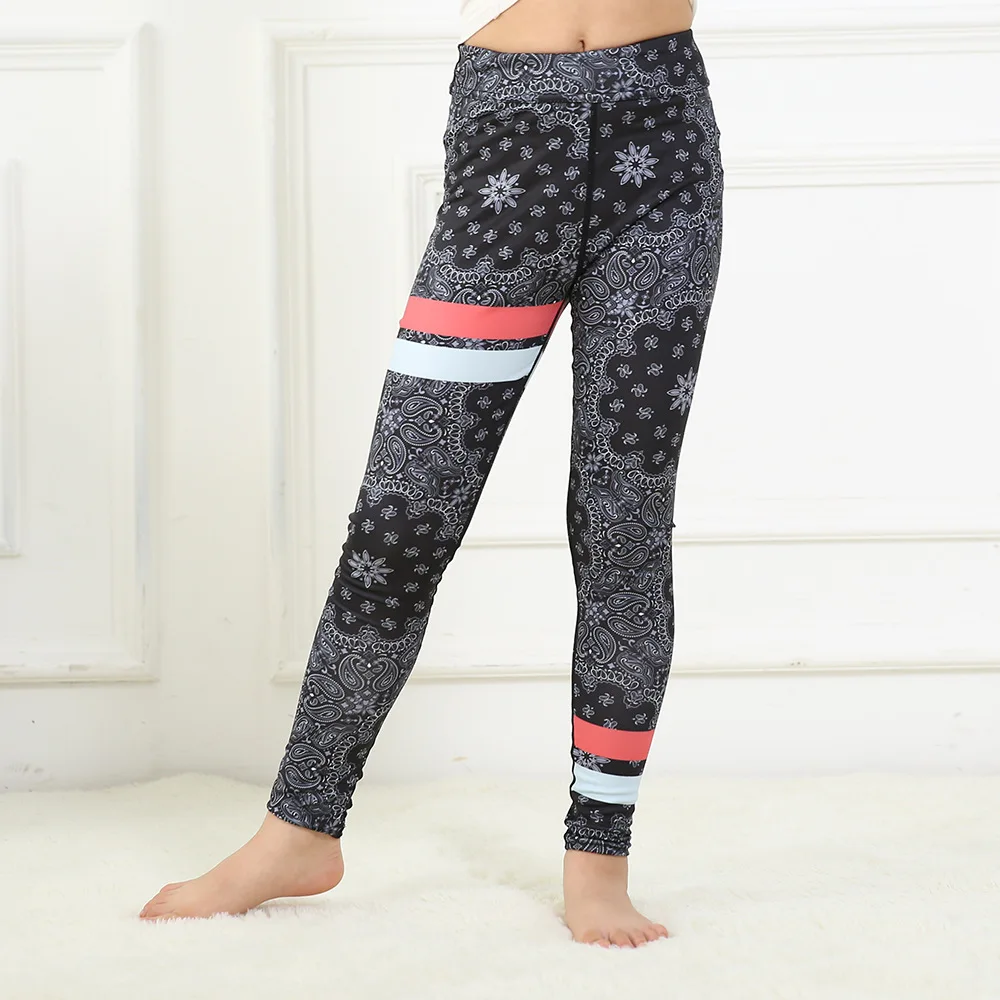 Подходящие детские брюки черные винтажные с цветочным принтом красные белые