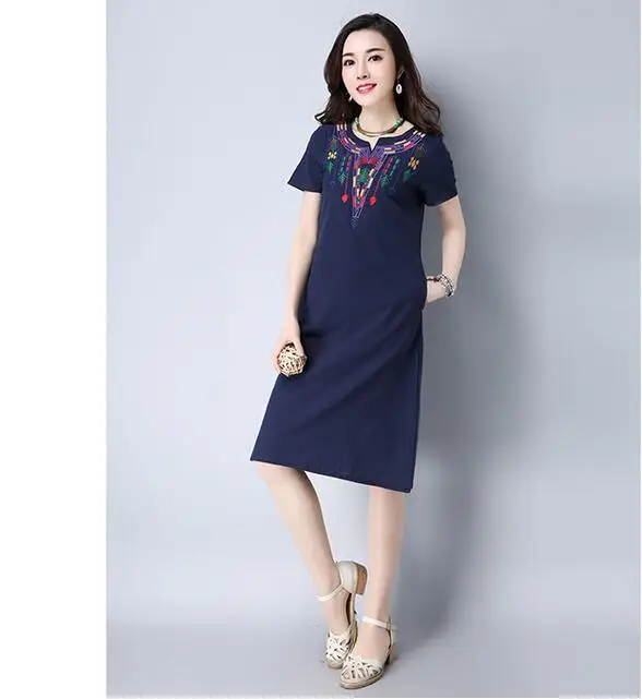 Летнее платье 2020 Новинка с вышивкой и V-образным воротником, свободного кроя из хлопка и льна для женщин.