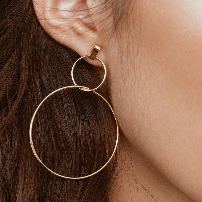 Большие металлические длинные висячие серьги в стиле панк золотистого цвета для