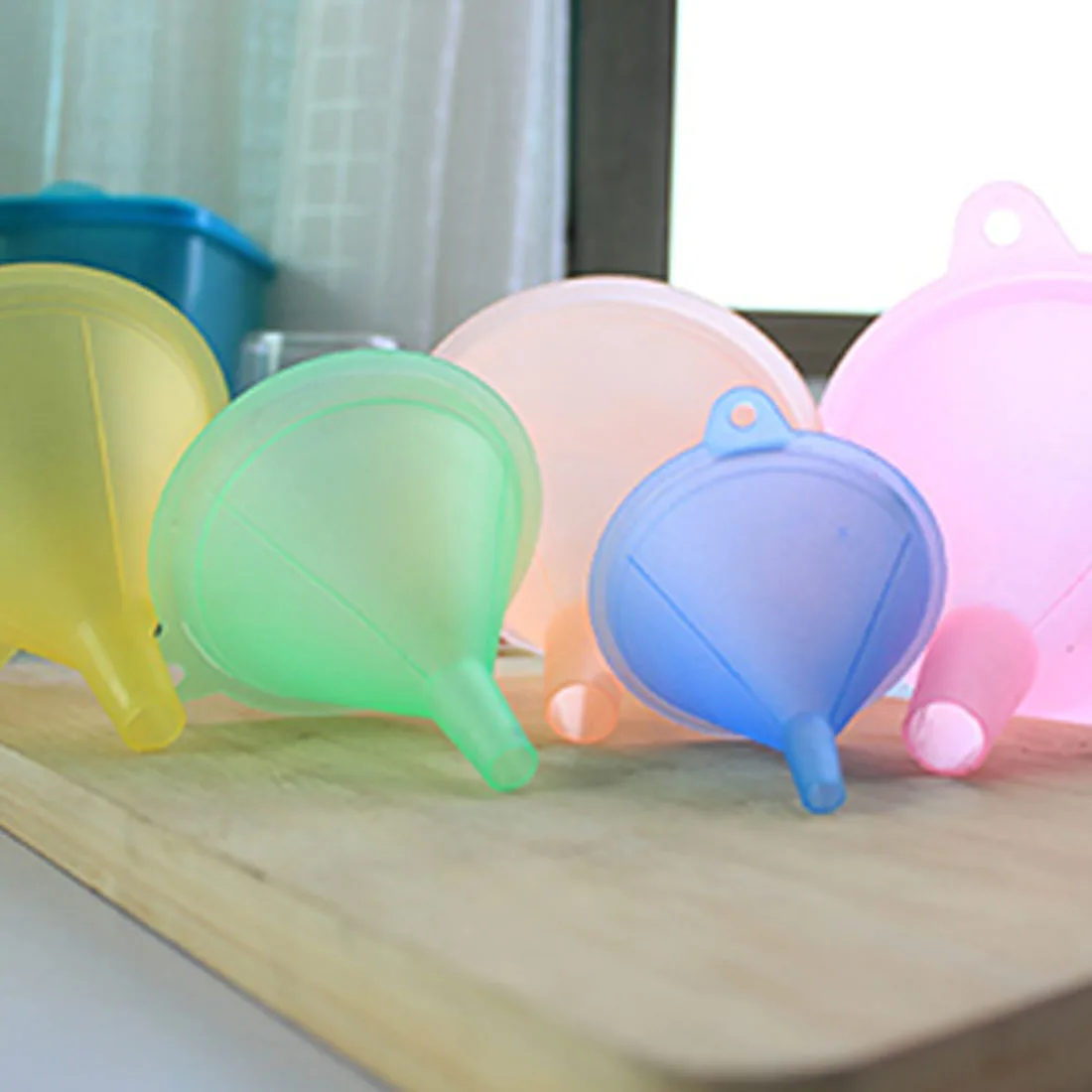 5 шт. Красочные пластиковая воронка Маленький Средний большое разнообразие