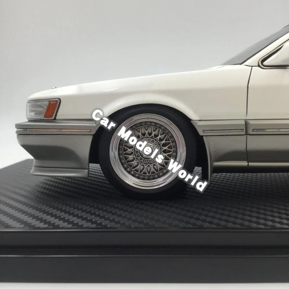 Полимерная модель автомобиля для IG-Model Leopard 3,0 Ultima(F31) 1:18(белый)+ маленький подарок