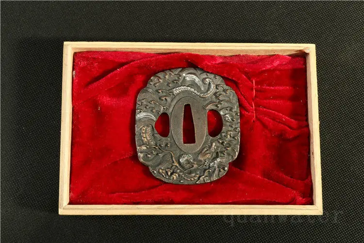 

Красивый дизайн и качество японский TSUBA с бабочкой, не закрывает коробку