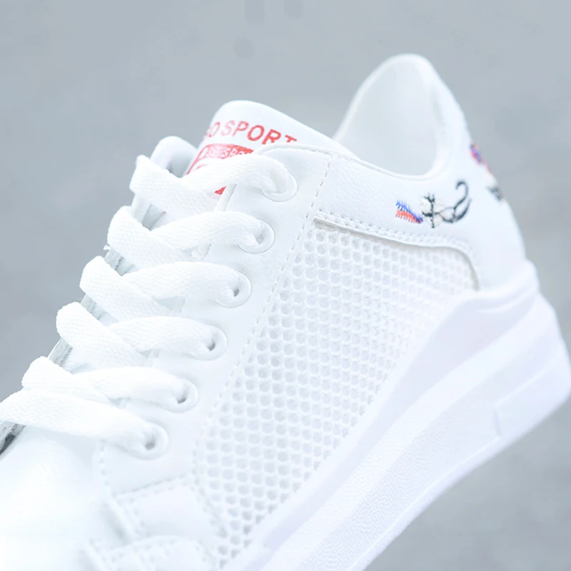 Кроссовки женские с вышивкой дышащие на шнуровке повседневная обувь Размеры 35 40