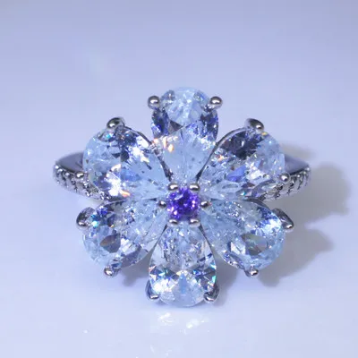 

Wedding Crystal Silver Color Rings Flower Design Engagement Cubic Zircon Ring Fashion Bijoux For Women Ladies Jewelry Gifts R118