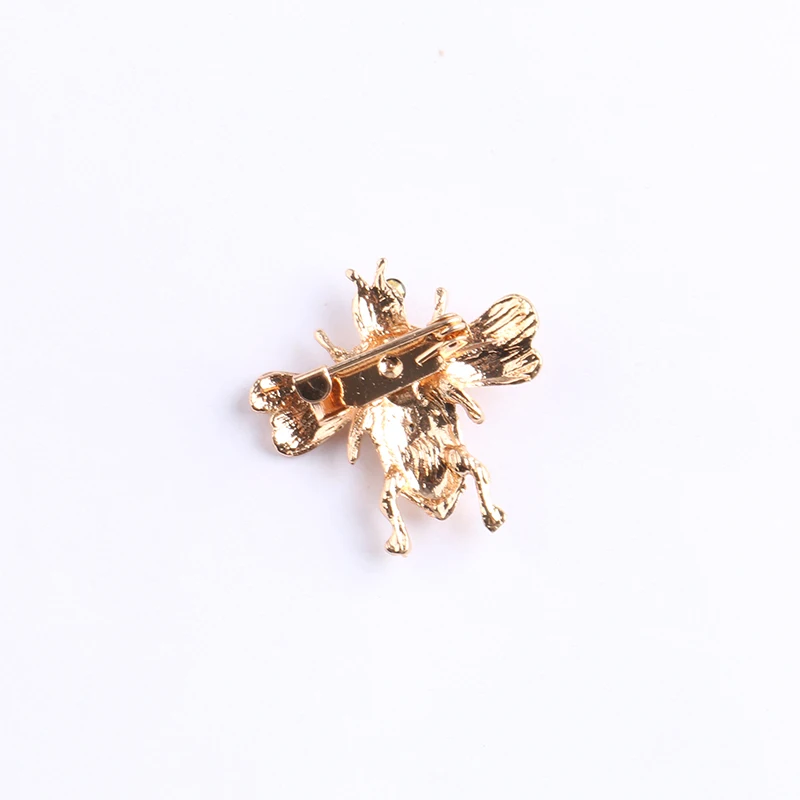 Стразы брошь в виде летающего насекомого шпильки золотистого цвета пчела