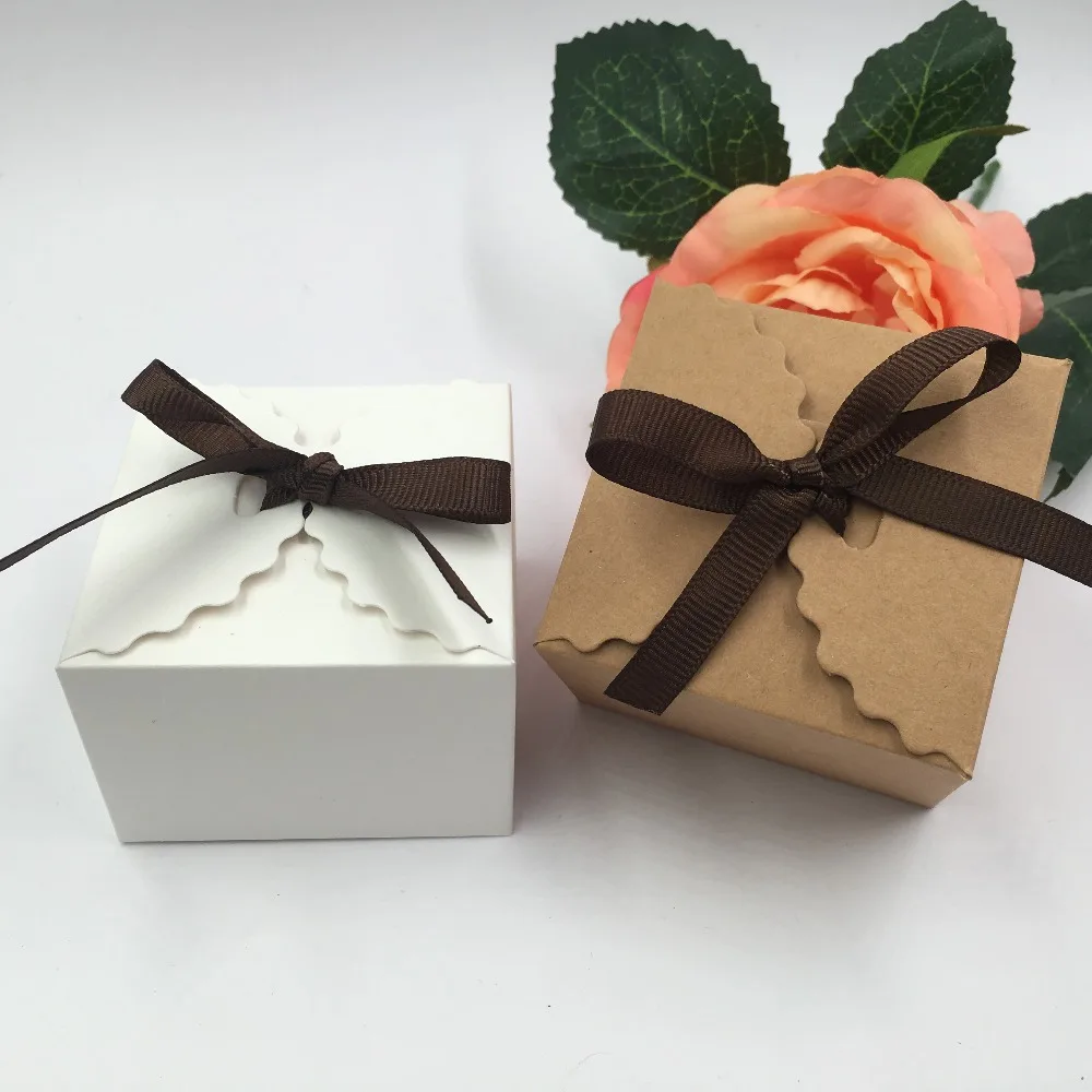 

24pcs Merry Christmas Paper Box Kraft Paper Christmas Gift Box with handle christams present new year party decorations