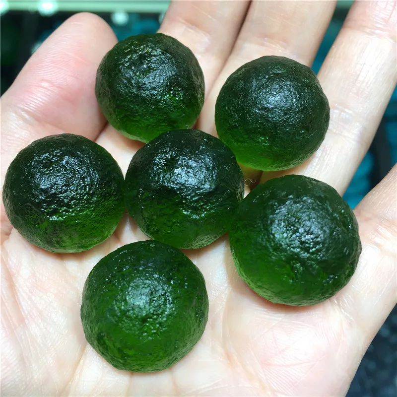 1 шт. 20 мм Чешский метеоритный ударный стеклянный шар Moldavite натуральный грубый