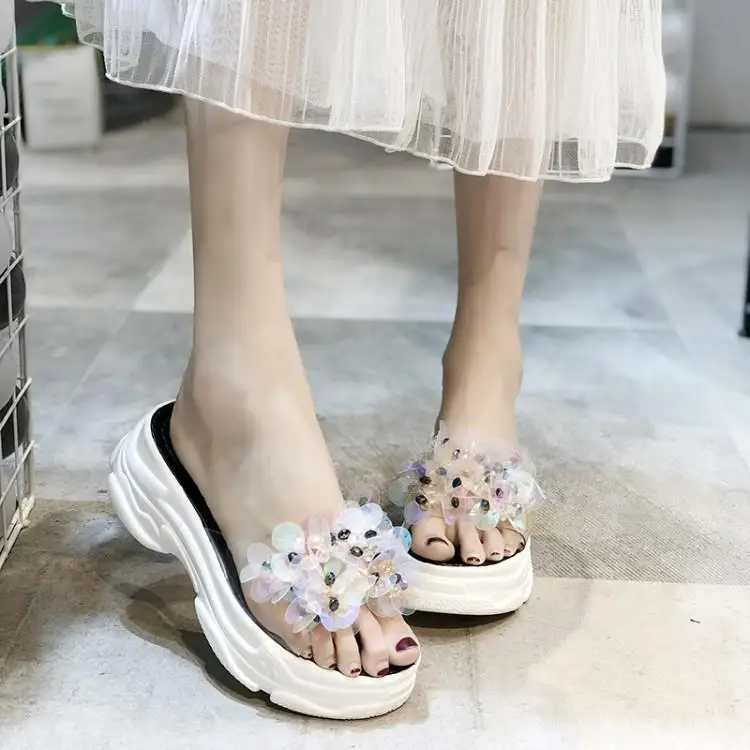 Роскошные прозрачные женские босоножки с блестящими цветами и одной пряжкой Zapatos