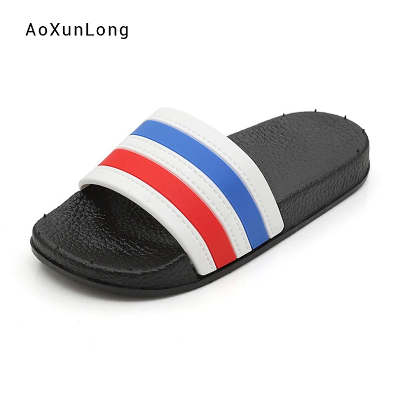 Летние полосатые домашние тапочки женские новые модные радужные цвета оптовая