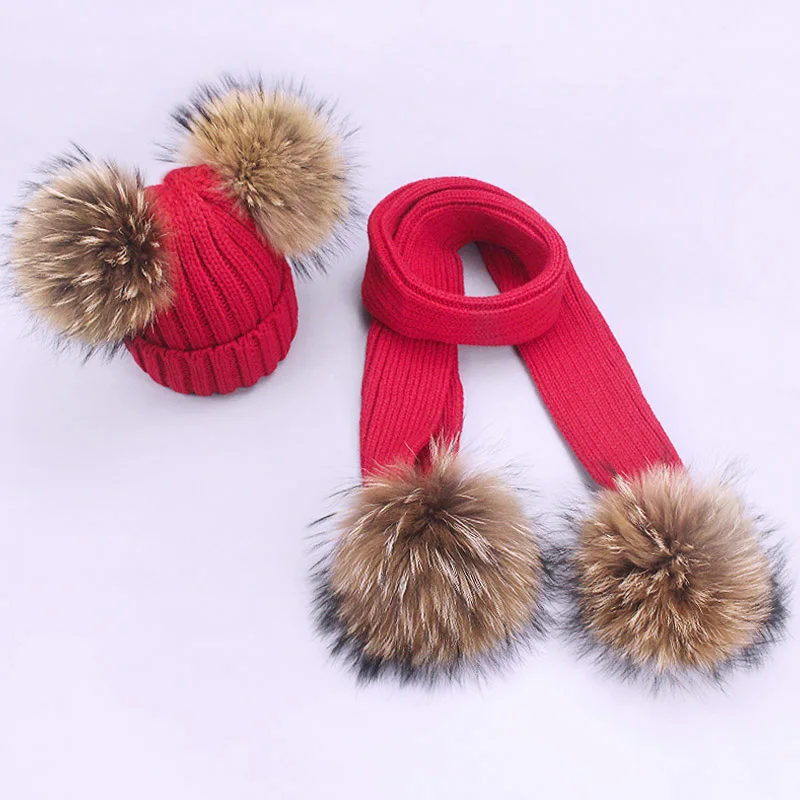 Red Комплект из 2 предметов, детская зимняя шапка, шарф для девочек и мальчиков, натуральный мех енота, помпоны, шапочки, детская шапка вязаная, головные уборы - Цвет: Red