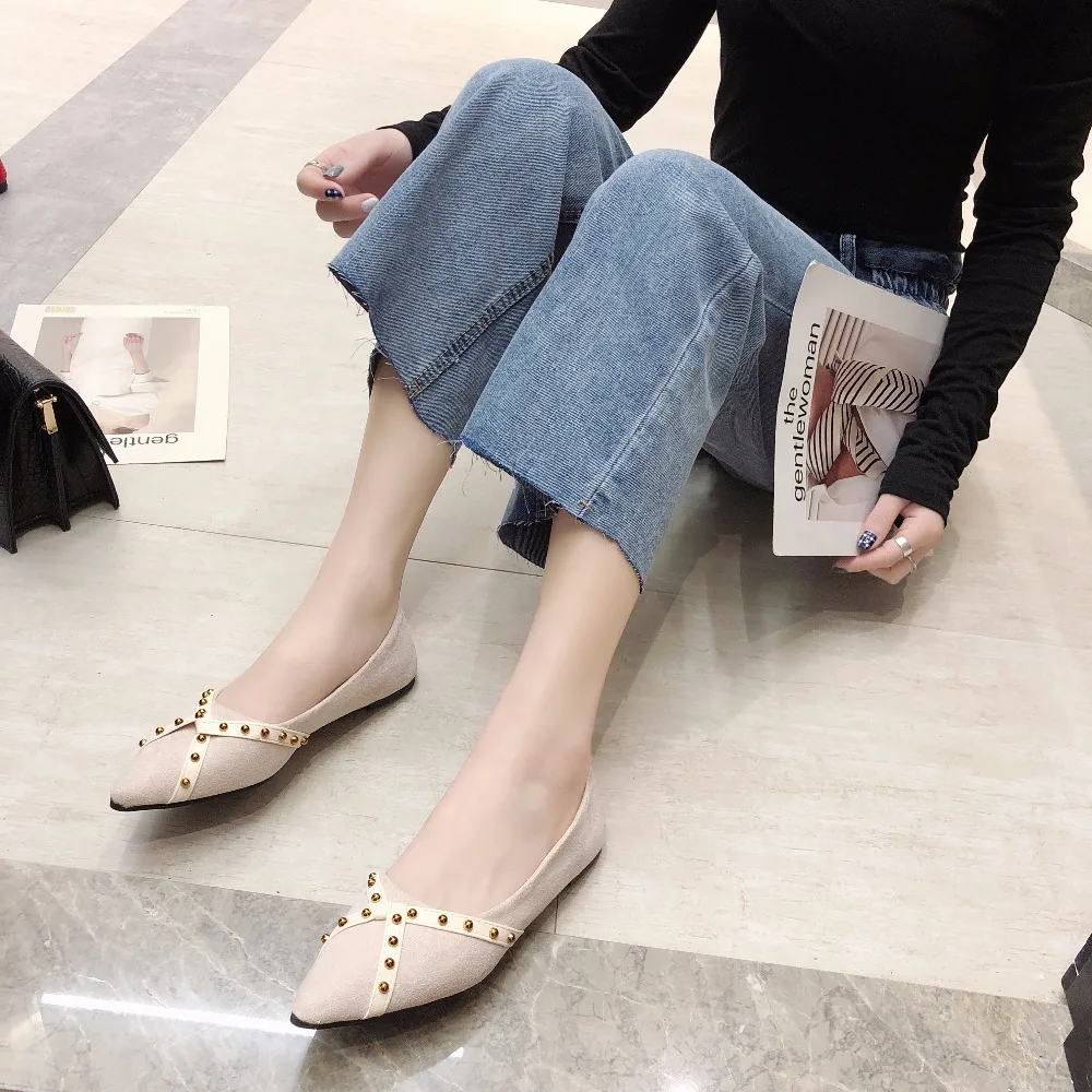 

2019 Spring New Flock Women Flats Slip-on Comfortable Rivet Shoes Pointed Toe Casual Female Autumn women loafers For Ladies