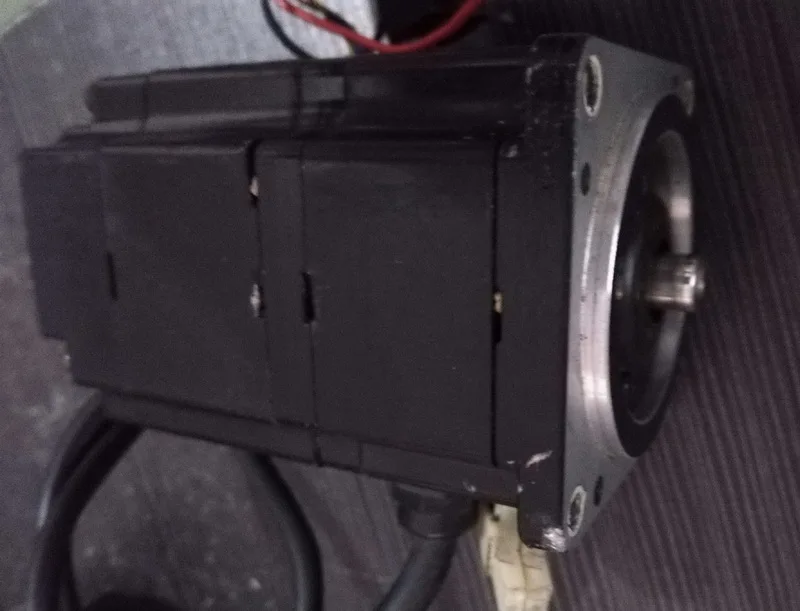 

Servo motor SGMP-01A8YR11 , Used one , 90% appearance new , 3 months warranty , fastly shipping