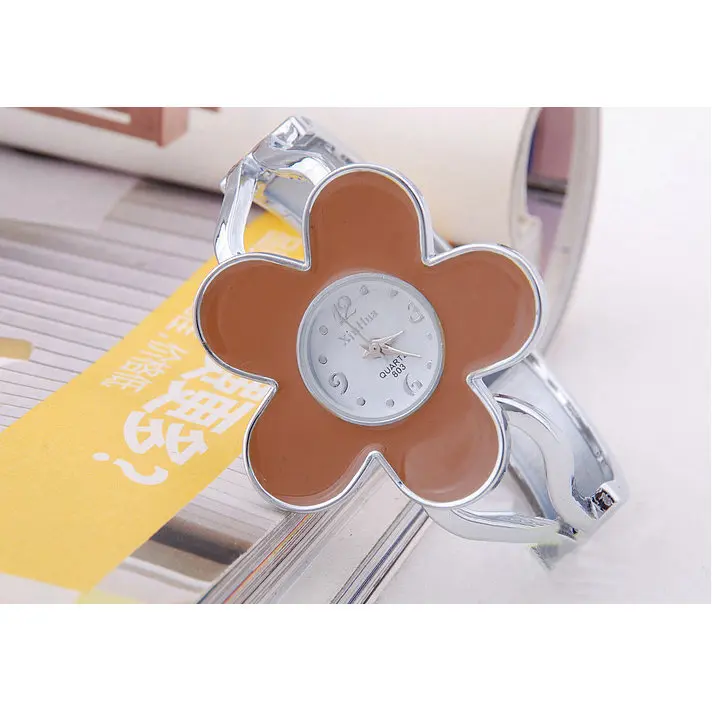 Часы женские кварцевые аналоговые Брендовые повседневные наручные в форме