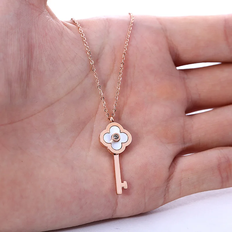 Titanium Stainless Shell Clover Key Pendant Necklace Gold Dipped Charm Durable Color Women Jewelry RX058 | Украшения и аксессуары