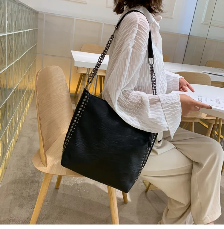 Women Shoulder bag Large Capacity Rivet chain design lady handbags black ladies hand bags big totes bolsas crossbody bags