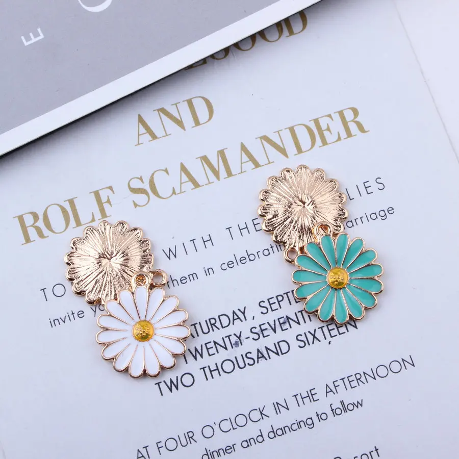 10 шт./лот богемский стиль белые/зеленые металлические маргаритки амулеты 18x21 мм