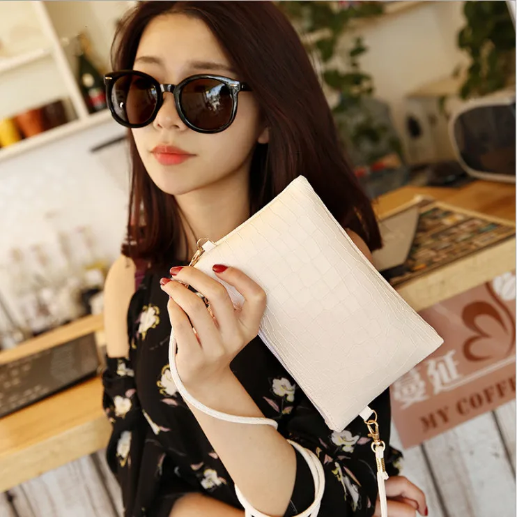 Сумка-клатч женская однотонная модный винтажный кожаный клатч-конверт вечерний