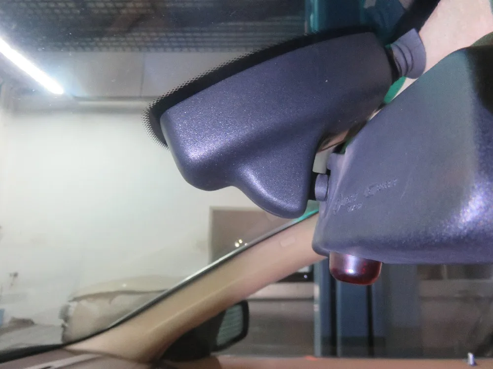 Специальный автомобильный видеорегистратор на зеркало заднего вида