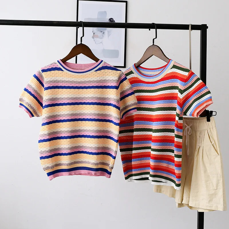 Красочная полосатая трикотажная футболка женская летняя аккуратный