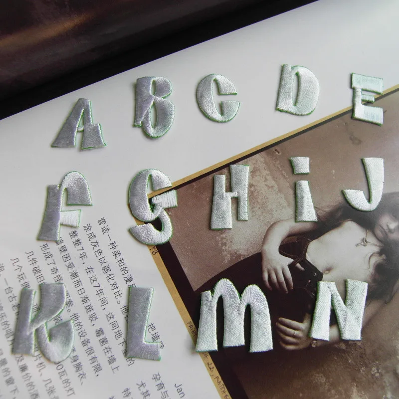 Вышитые нашивки с английским алфавитом светильник зеленая задняя аппликация