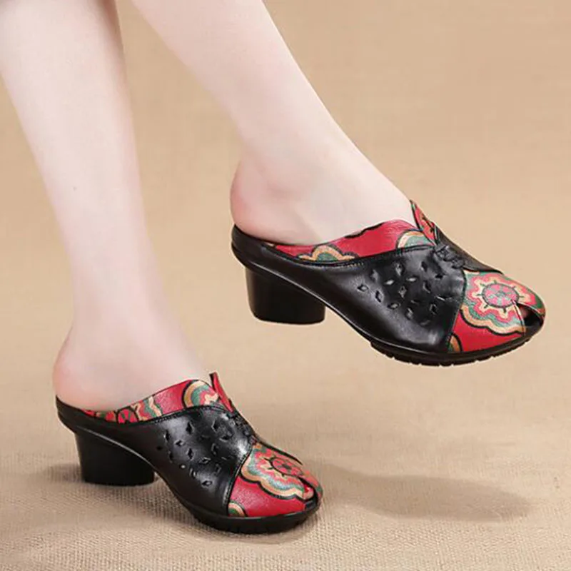 Босоножки женские летние из натуральной кожи с вырезами и цветочным