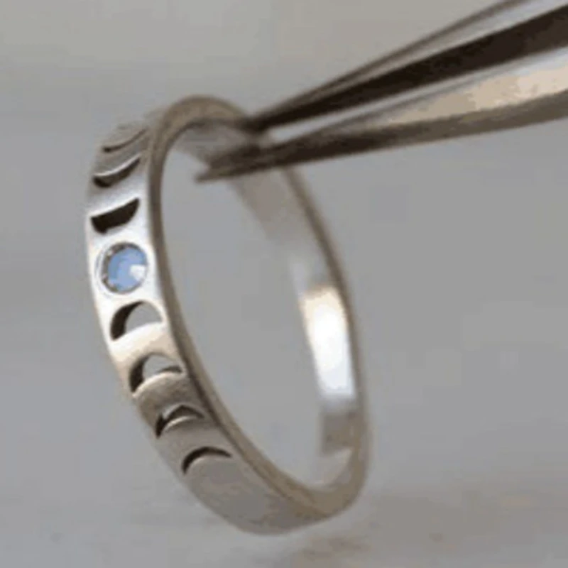 Женское Винтажное кольцо с кристаллами серебристого и золотистого цвета |