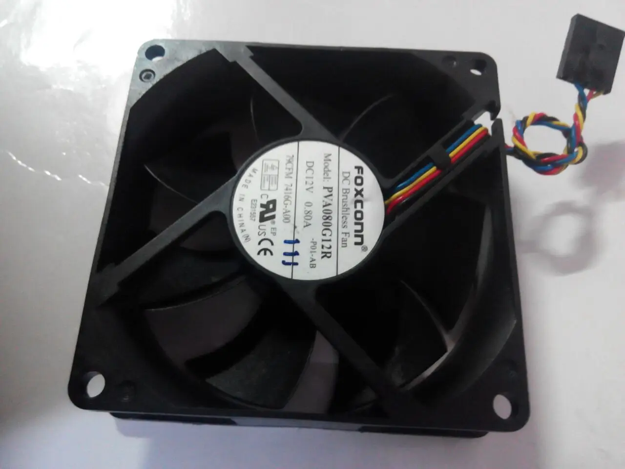 

Чехол для компьютера, вентилятор, радиатор, кулер для Emacro Foxconn PVA080G12R-12 В постоянного тока 0.80A 5-контактный 80x80x25 мм, квадратный вентилятор серв...