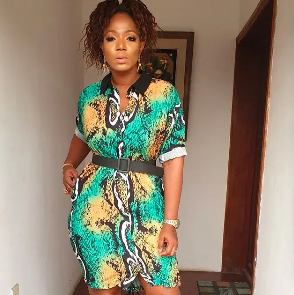 Эластичные платья средней длины в стиле Дашики с длинным рукавом и поясом