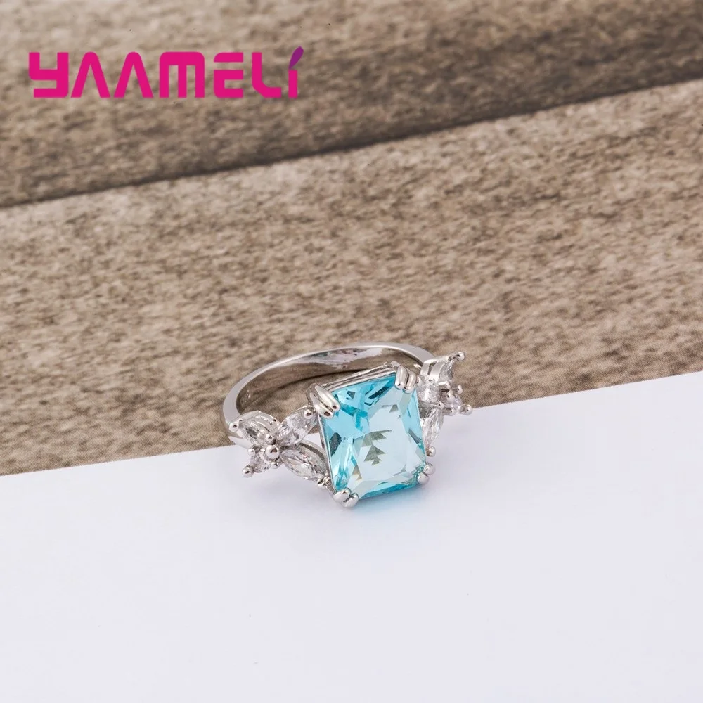 Женское кольцо из серебра 925 пробы с синим фианитом | Украшения и аксессуары