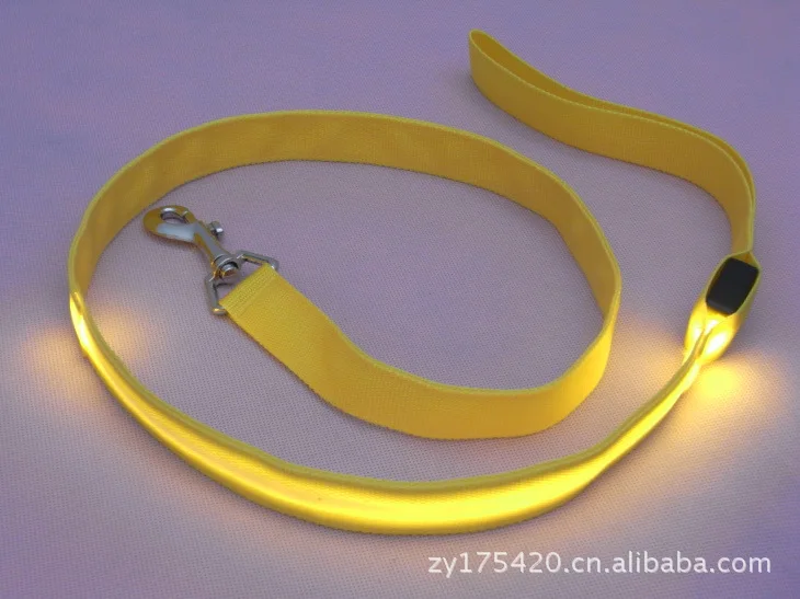 Yellow 1 шт. аксессуары для домашних животных, собак собачий поводок с Ночью СВЕТОДИОДНЫЙ Твердые открытый поводок-рулетка для питомца собаки сетчатый рисунок поводки для собак - Цвет: Yellow