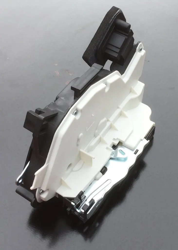 rear left Подходит для VW Golf MK6 MK7 SPORTSVAN JETTA POLO(6R) Skoda Yeti LEON III(5F) ST привод защелки дверного замка VI(1 K) VII(AU - Цвет: rear left