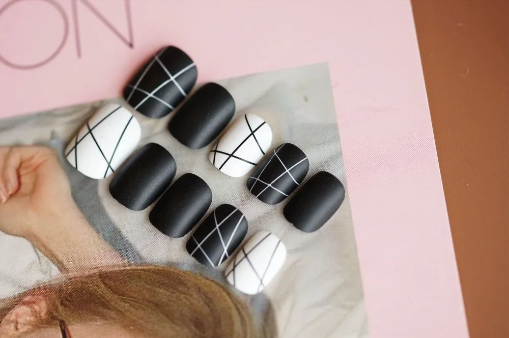 24 шт. матовый Черный и белый линии для 3D diy-декораций, Стиль Пластик арт короткие искусственный мех наклейка false накладные ногти с голубой гель