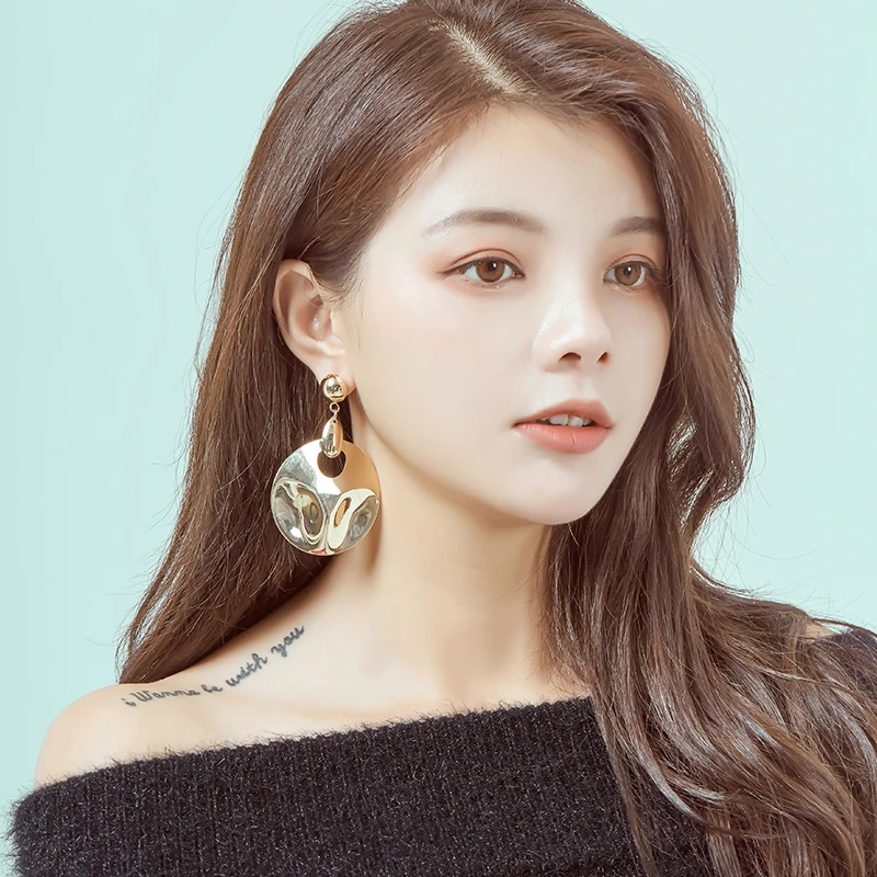 Геометрические круглые серьги с металлической текстурой модные гладкие