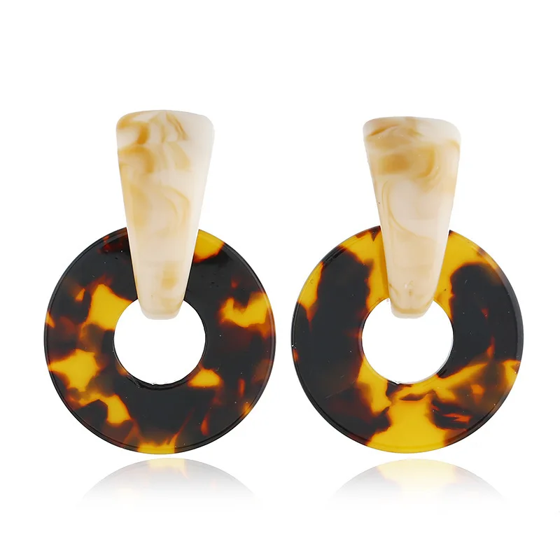 2019 Новые популярные висячие серьги Черепаховые кислые пластины бежевые