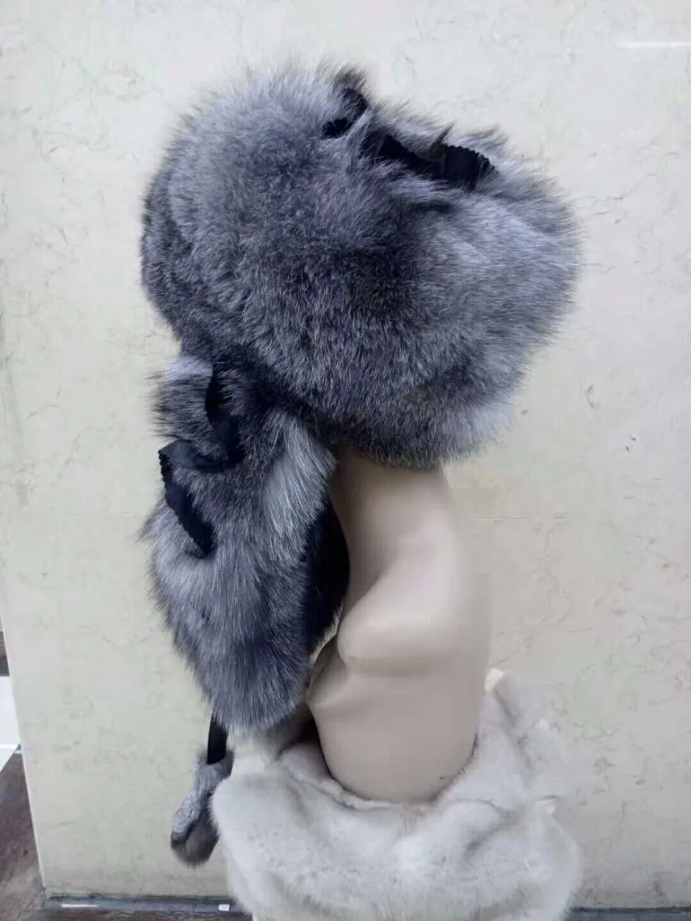 Рисунок 5 - Новый дизайн, шапки из лисьего меха