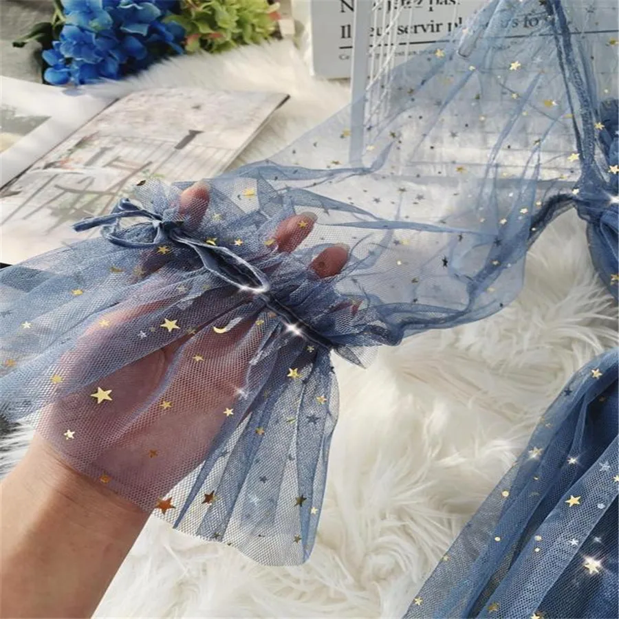 Женское длинное платье из блестящей сетчатой ткани украшенное блестками с весна