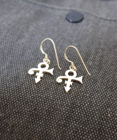 10 pcs New Arrival Fashion Cute Tiny Silver Plated Prince Symbol Hood Earring Jewelry for Women Girls Gift SanLan | Украшения и