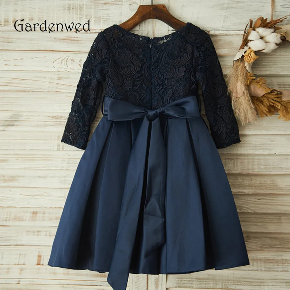 Женское темно-синее кружевное платье с длинными рукавами и цветочным узором для