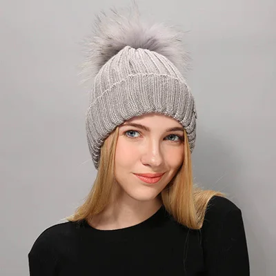 Gray Новая женская зимняя вязаная шапка Hairball модные зимние шляпы для женщин повседневные зимние шапки вязаные шапочки пуловер Gorros cap - Цвет: Gray