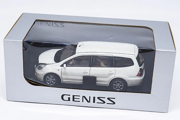 1:18 литья под давлением модель для Nissan GENISS Livina белый MPV сплав игрушка автомобиль миниатюрная коллекция подарки