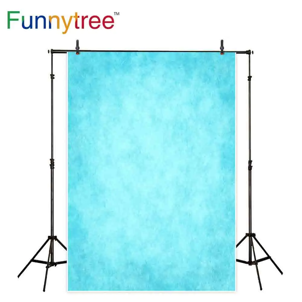 Фотофон Funnytree с фоном светло-голубого цвета, имитирующим старинную мастерскую, для ярких фотосъемок в студии внутри помещения.