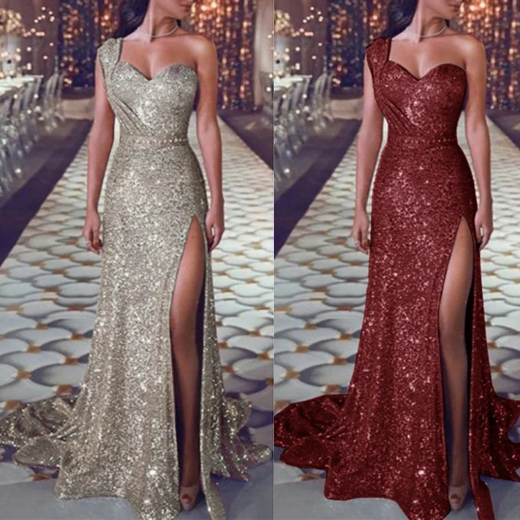 Женское вечернее платье золотистого цвета с блестками длинное v-образным вырезом