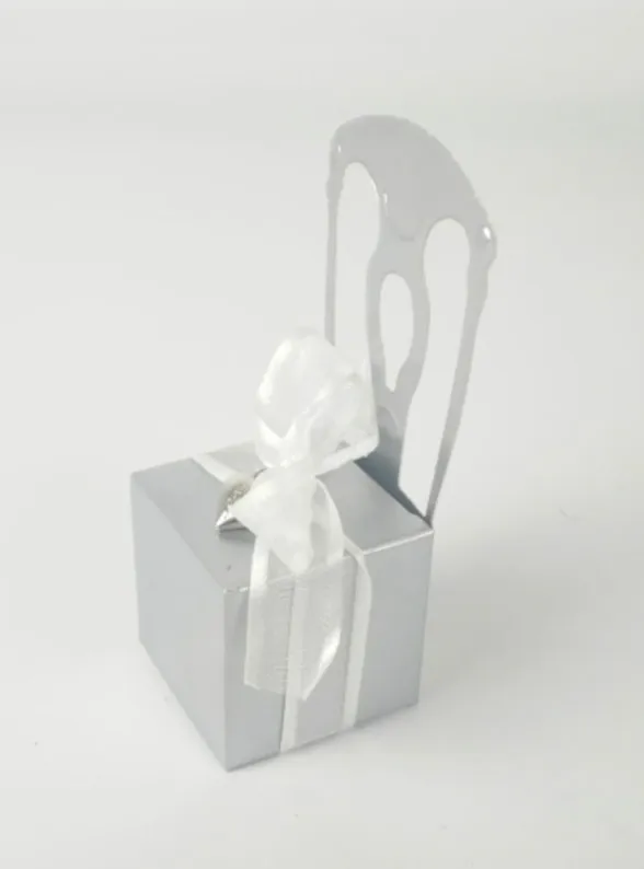 

50 pieces Small Volume European Golden Silver Chair DIY Candy Holder Delicate Ribbon Paper Biscuit Box Desktop Wedding Ornament